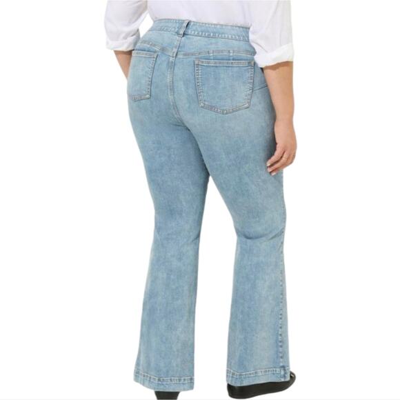 Torrid Bombshell Flare Premium Stretch High-Rise Jean in Valencia Plus‎ Size 22 - Picture 4 of 15
